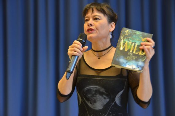 Antje Wagner Lesung_mit Buch